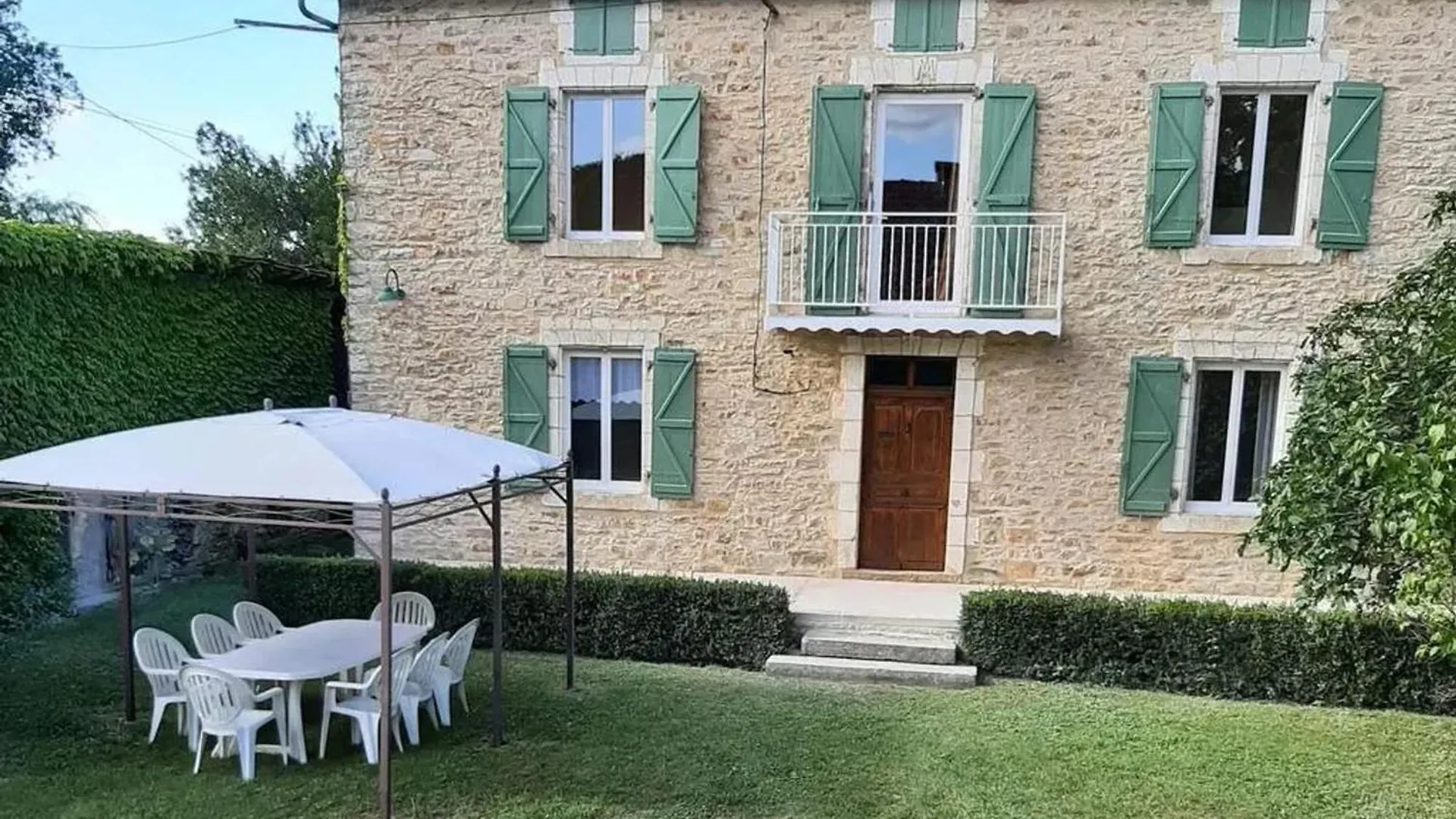 Maison Familiale Avec Piscine A Salviac Сasa de vacaciones